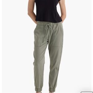 Bella Dahl pocket joggers in dark green